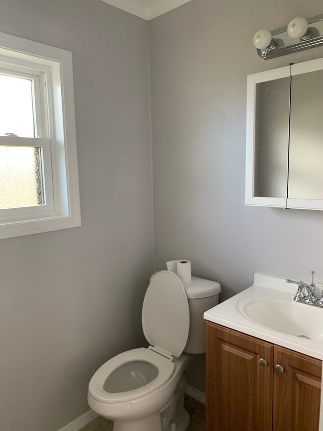 Photo - 85-013 Pokai Bay St Unidad B