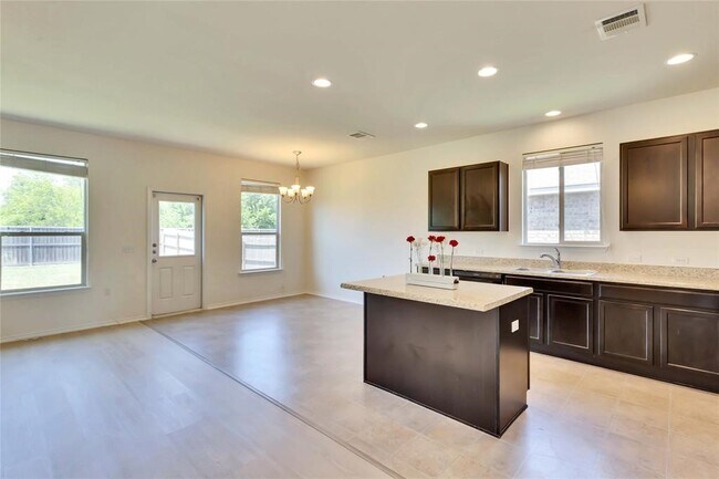 Photo - 7112 Longford Trail