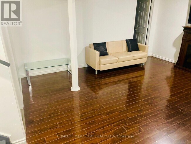 Photo - 105 Prairie Dunes Pl