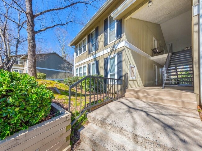 Building Photo - 5155 Roswell Rd NE Unit 1