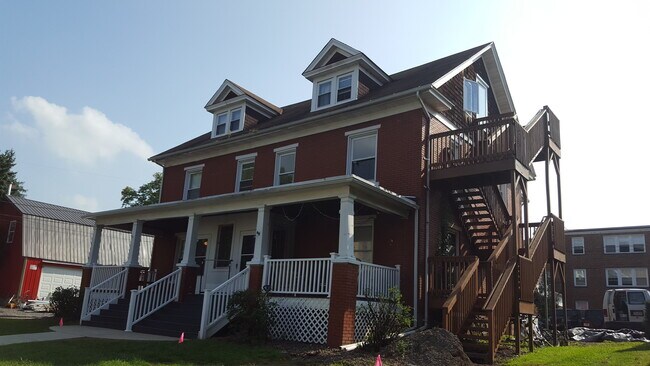 Building Photo - 402 S Burrowes St Rental