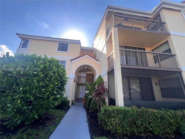 Building Photo - 5661 Riverside Dr Unit 101B7