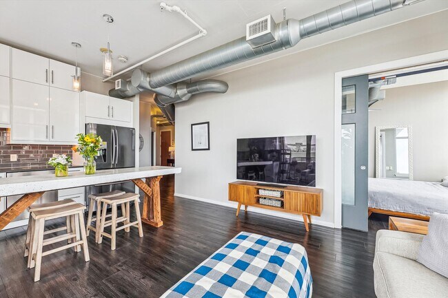 Photo - HUGE 10th Floor Luxury 2 Bed, 2 Full Bath ...