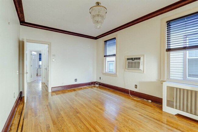 Photo - 13 W 27th St