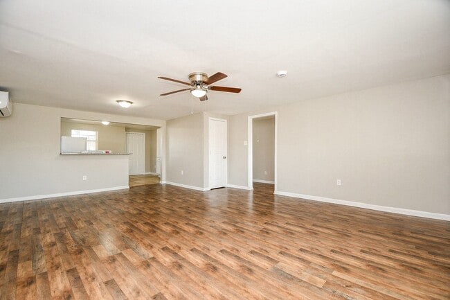 Photo - 2928 Wayne St