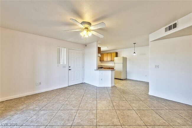 Photo - 1520 Frank-Aved St N Unidad 101 Rental