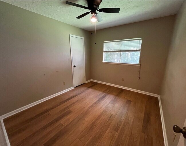 Photo - 11011 Crenchrus Ct