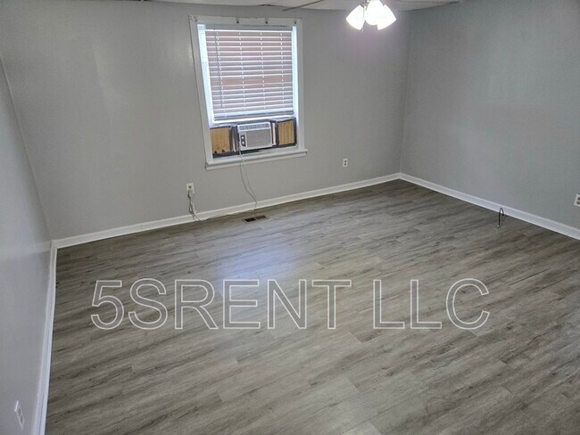 236 S Mary Ellen St Unidad A