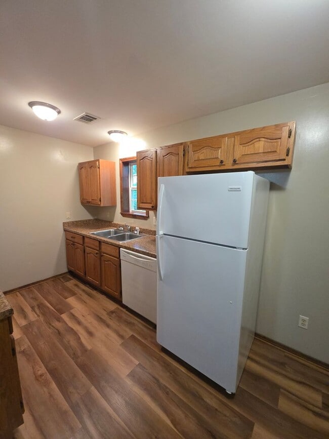 Photo - 716 S Greenwich Ave