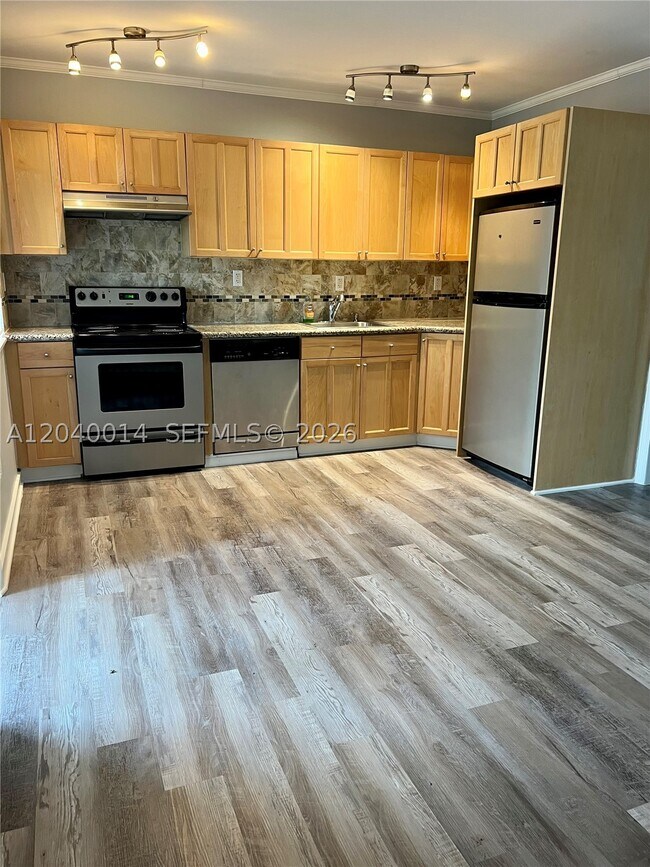 Photo - 590 NW 40th St Unit 3