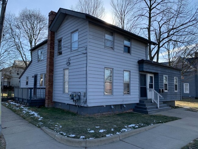 Photo - 14 N River St