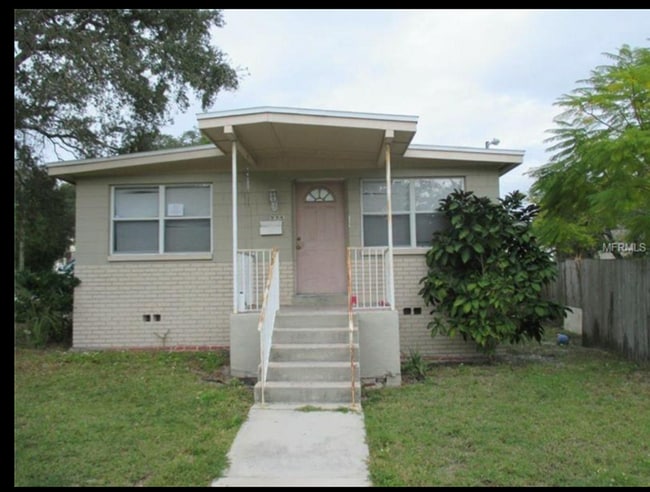 Building Photo - 3 Bedroom 1.5 Bathroom Home For Rent - Close to Downtown St Petersburg