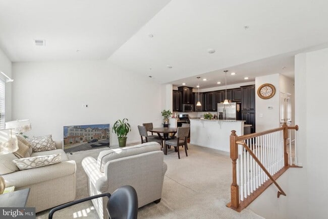 Photo - 42116 Piebald Square