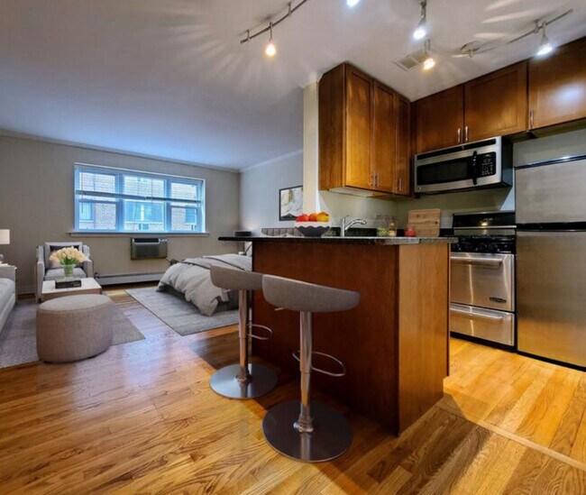 Photo - 665 W Wrightwood Ave