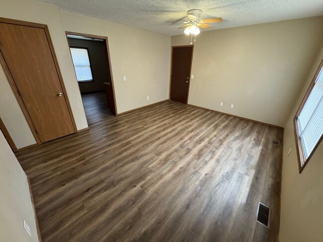 Photo - Recently updated 2 bed 1 bath Duplex with ...