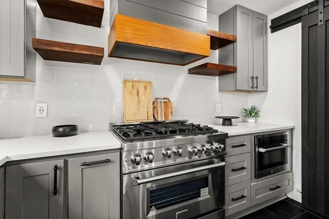 Photo - 425 Mikasa Dr