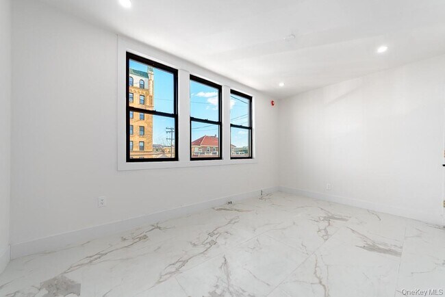 315 Riverside Blvd Unit 5