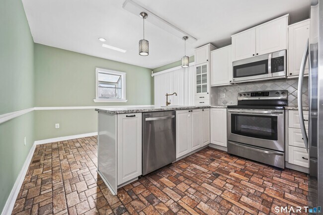 Photo - 33 Harland Ave