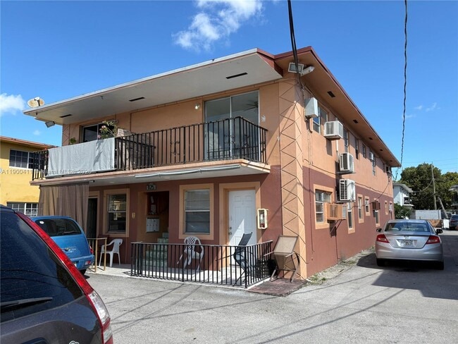 Photo - 1125 SE 9th Ave Unit 4