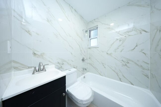 Photo - 1632 W 4th St Unit 1st floor