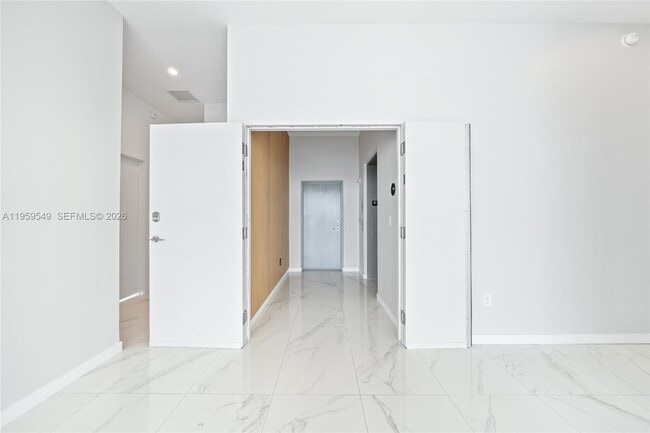 Photo - 480 NE 31st St Unidad PH5101