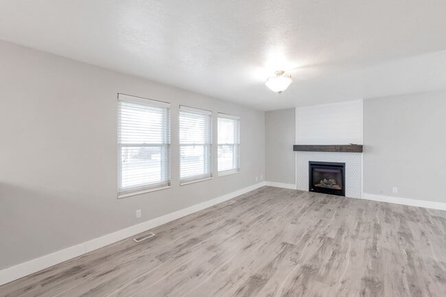 Photo - 1011 W 600 S