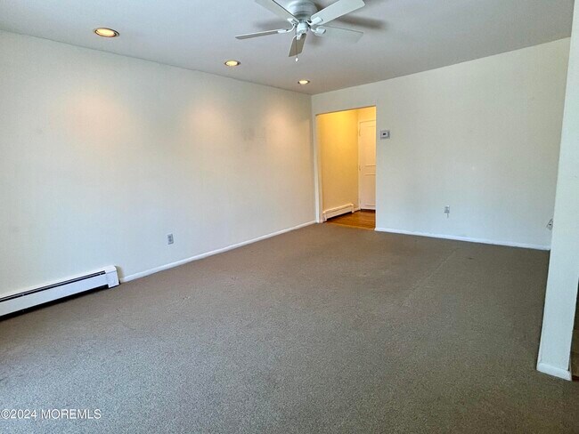 Photo - 735 Greens Ave Unidad 6B