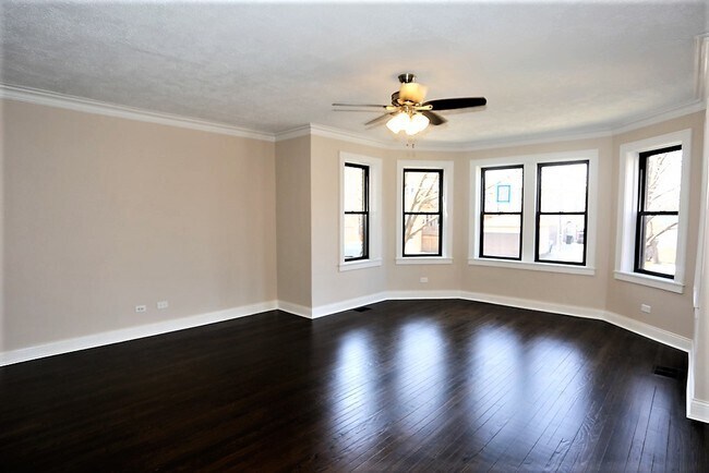 Building Photo - 4447 N Rockwell St Unit 1 Rental