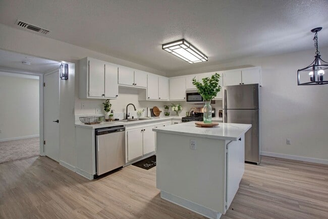 Photo - St. George Apartments