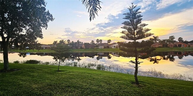 Photo - 585 Grand Canal Dr