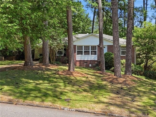Building Photo - 1111 N Valley Dr