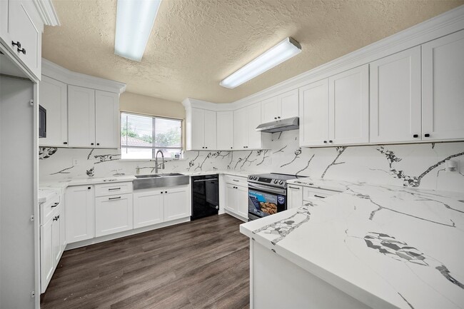 Building Photo - 14107 Woodnook Dr