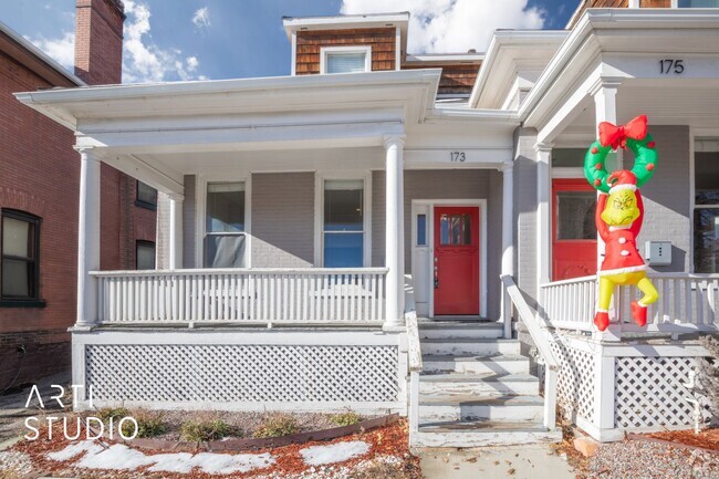 Building Photo - Charming Historic Home