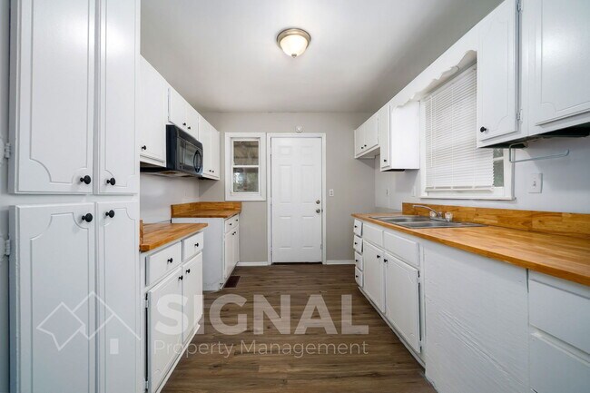 Photo - 213 Lake Dr Cir NE