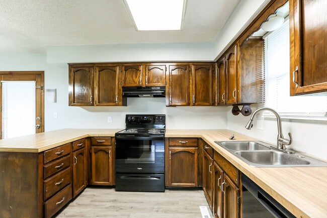 Photo - 1701 SE 2 St