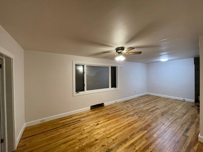 Sala de estar - 217 E Franklin St Unidad A