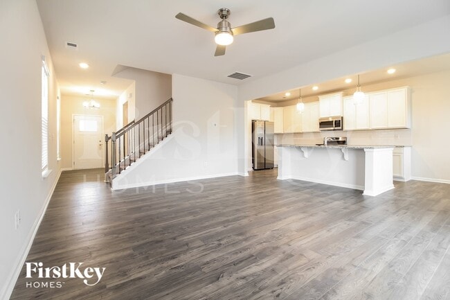 702 Ridgemoor Trl