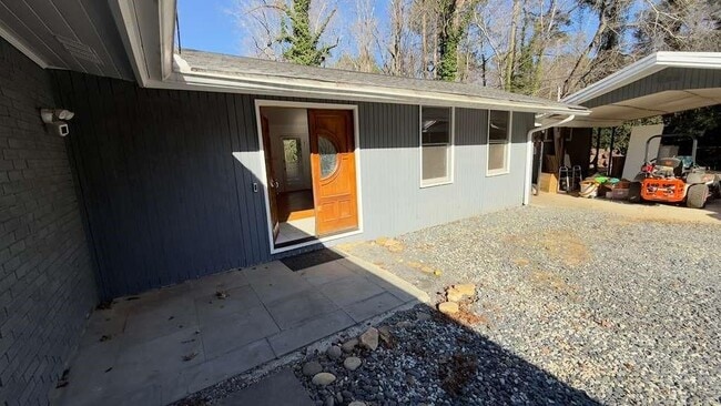 Building Photo - 3400 Spalding Dr