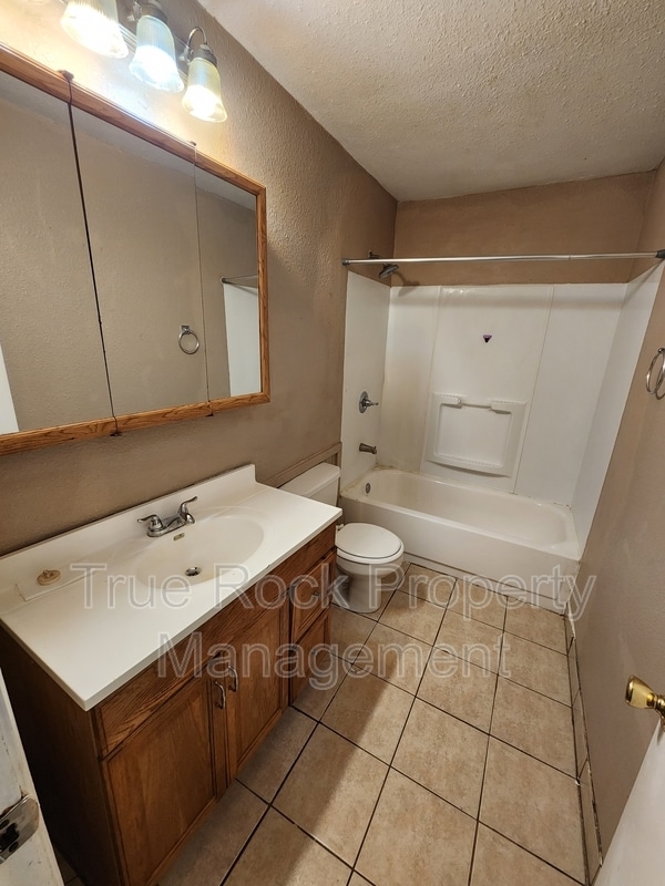 Photo - 507 W 19th