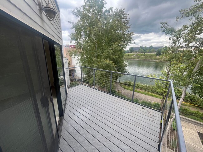Building Photo - Stunning 3rd-Floor Condo at McCormick Pier...