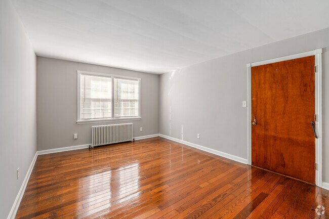 1BR, 1BA - 550SF - Living Room