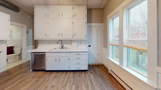 Building Photo - 36 Dodge St Unit 1