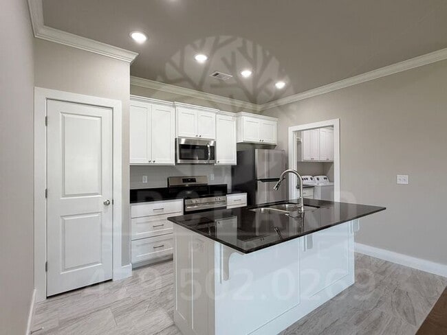 Building Photo - Henley 3 | Duplex in Siloam Springs!