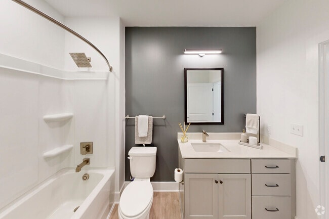 1 BR, 1 BA, 698 SF