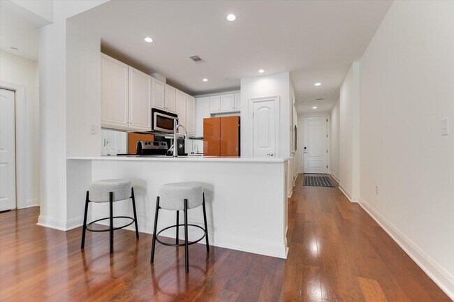 Photo - 101 W Bank Unit 52