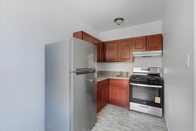 Photo - 1635 W Morse Ave