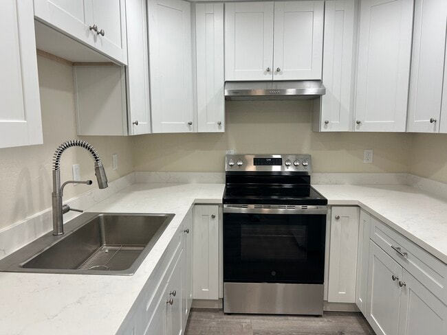 Building Photo - 833 Taylor St Unit 2