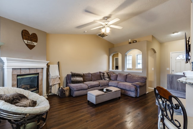 Building Photo - Modern and Updated 3bd/2b Home for Rent in...