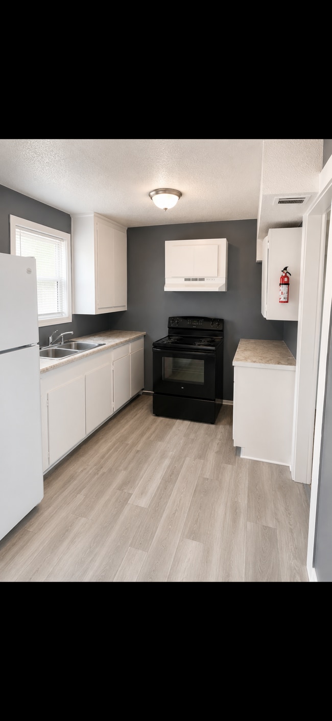 Photo - Forrest Apartment Unit B