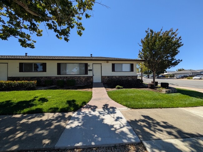 Photo - 1551 Memorial Dr Unit 2